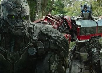 Optimus Prime (Peter Cullen) and Optimus Primal (Ron Perlman) in a still from