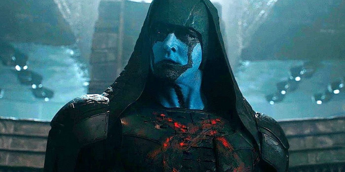 Ronan l'Accusateur regardant à sa droite dans Les Gardiens de la Galaxie