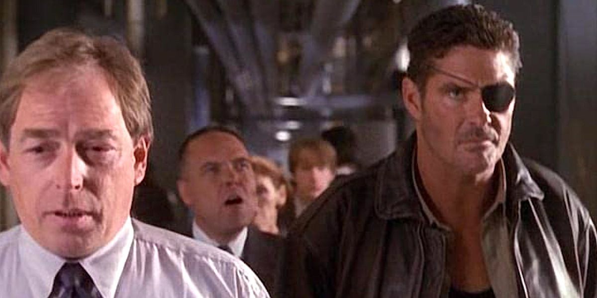 Gary Chalk comme Dum Dum Dugan et David Hasselhoff comme Nick Fury dans 'Nick Fury : Agent of SHIELD