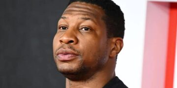 Jonathan Majors dichiarato colpevole di aggressione, rischia un anno di carcere