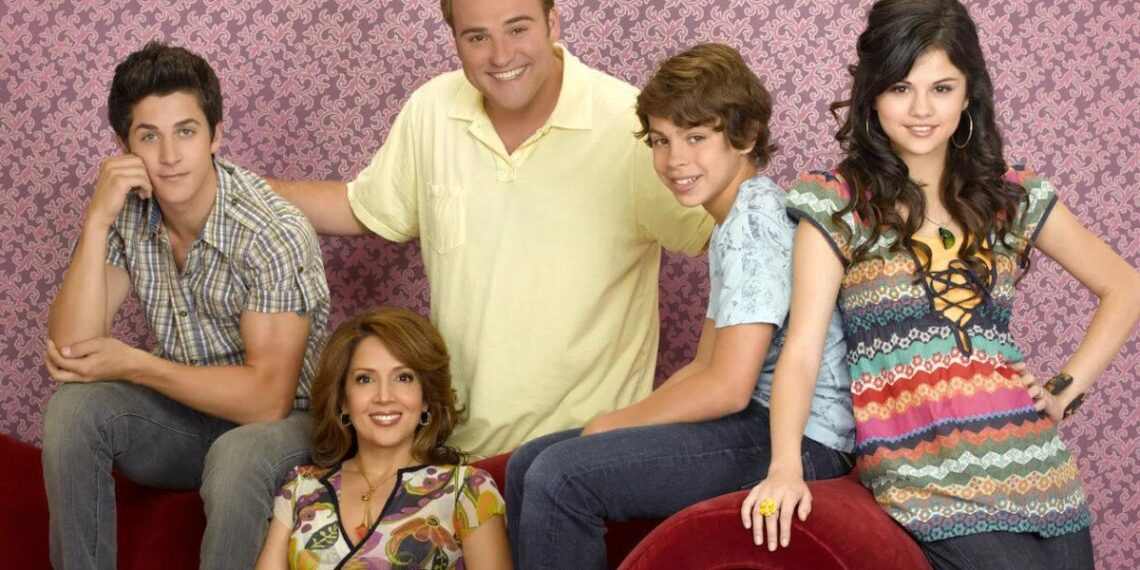 Les Sorciers de Waverly Place : la famille Russo réunie sur une nouvelle photo du tournage