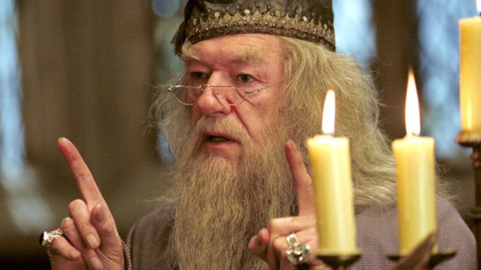 Harry Potter – la série : que pensent les fans du casting de Dumbledore ?