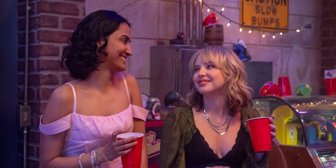 Amrit Kaur et Mia Rodgers dans La vie sexuelle des étudiantes saison 3