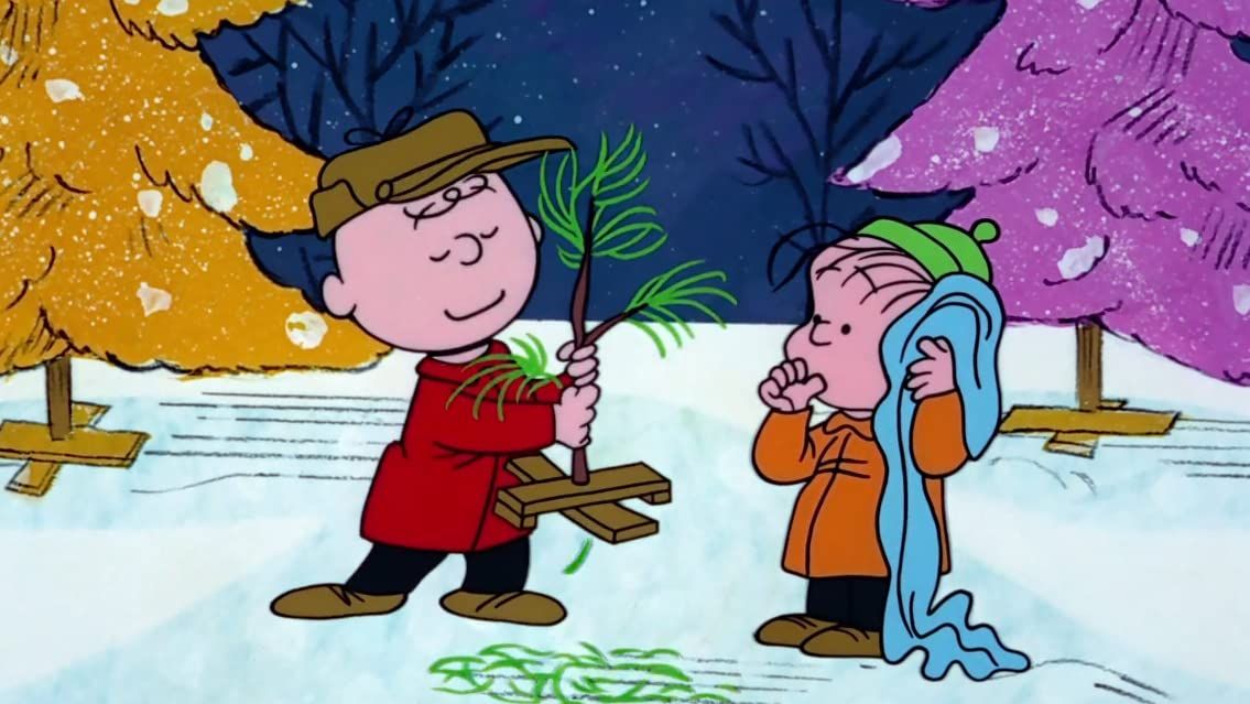 Charlie tenant son arbre de brindille dans C'est un Noël à Charlie Brown