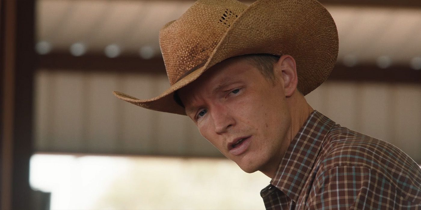 Jimmy (Jefferson White) pleure John Dutton dans Yellowstone Saison 5 Épisode 12