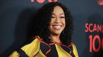 The Residence : la première image officielle de la nouvelle série Netflix produite par Shonda Rhimes