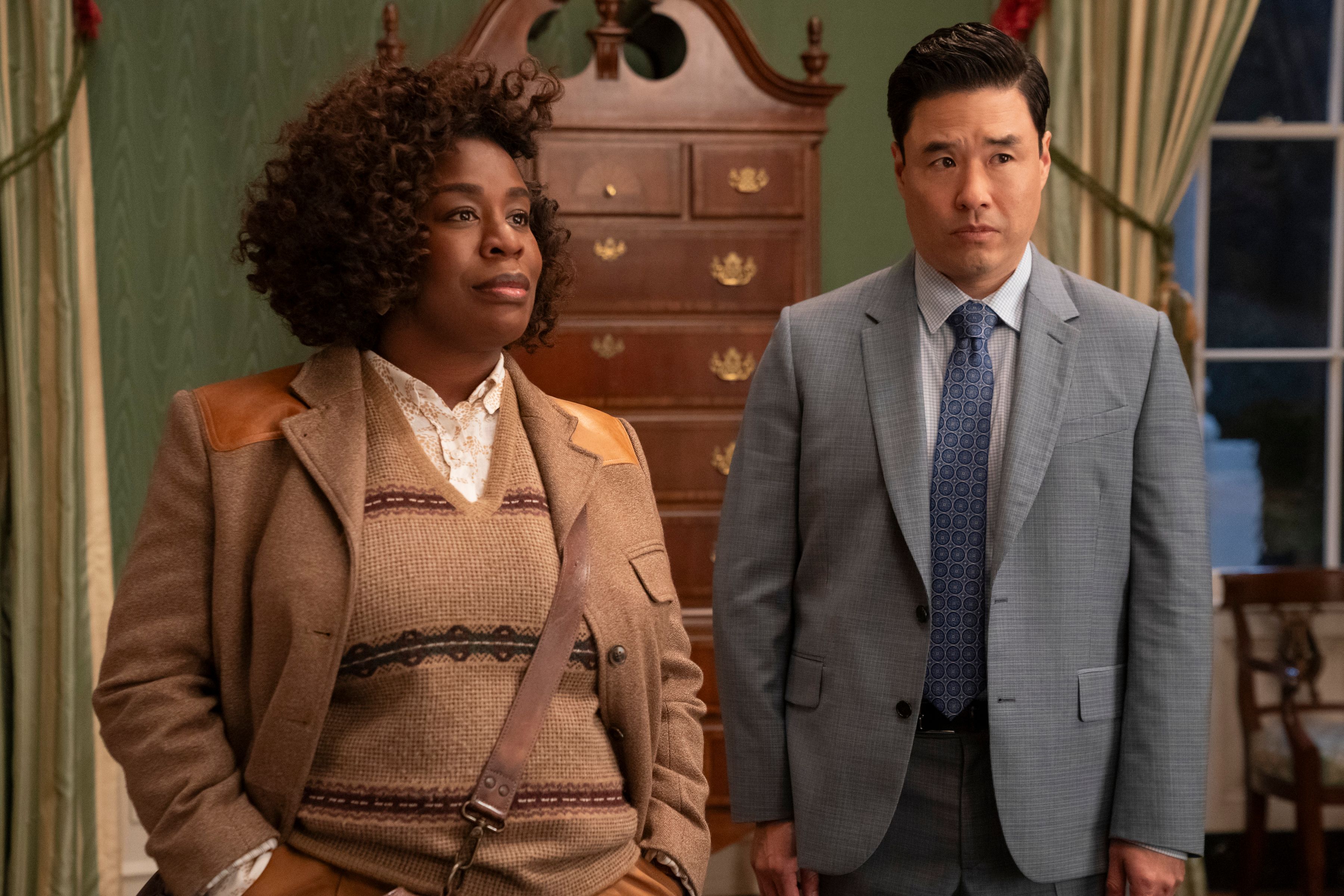 Uzo Abuba et Randall Park dans la résidence