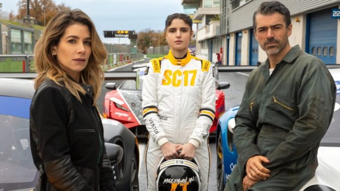 Motorvalley: Les premières images de la série Netflix avec Luca Argentero et Giulia Michelini