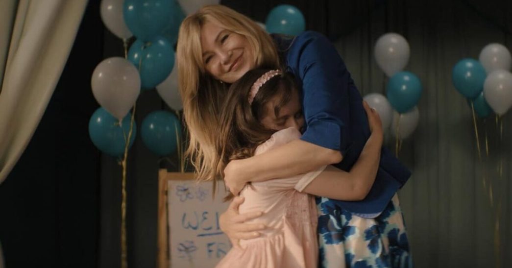 Bonne famille américaine: les premières images de la mini-série Disney + avec Ellen Pompeo