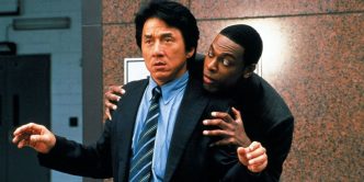 Chris Tucker as Detective James Carter hiding behind Jackie Chan as Chief Inspector Lee in Rush Hour 2