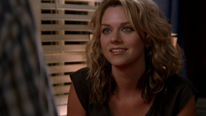 One Tree Hill, Hilarie Burton prudente quant à la série suite de Netflix : "Il n'y a pas encore de feu vert"