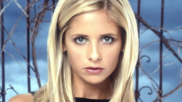 Sarah Michelle Gellar brise le silence au retour de Buffy le meurtre: "Nous sommes sur le bon chemin"