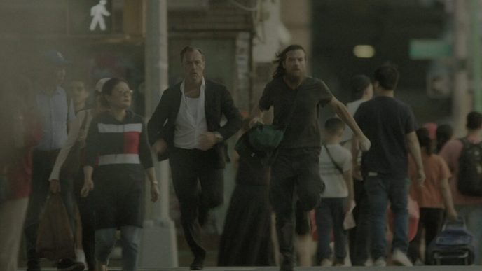 Black Rabbit: la data d'uscita e le prime immagini della serie Netflix con Jude Law e Jason Bateman