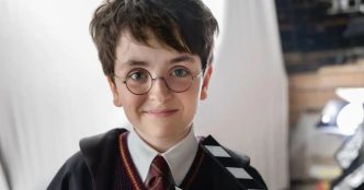 Harry Potter e i Weasley tornano a King's Cross: le foto dal set della serie
