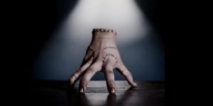 Mercoledì - Stagione 2: il finale svela l'origine segreta di Mano