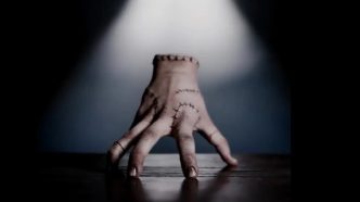 Mercoledì - Stagione 2: il finale svela l'origine segreta di Mano