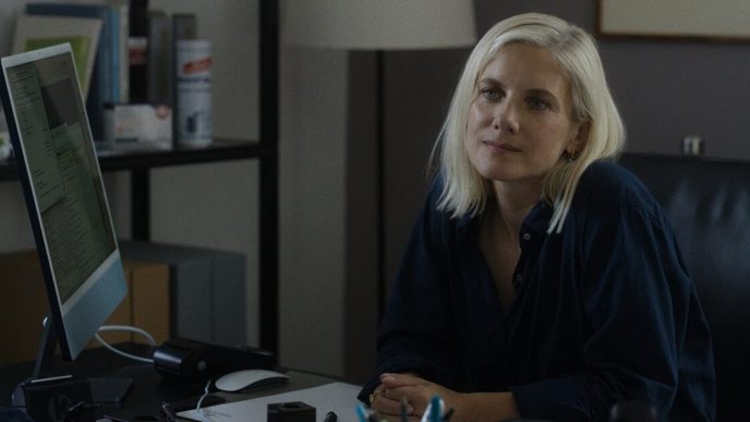 Traqués - La caccia: le prime immagini della serie Apple TV+ con Mélanie Laurent