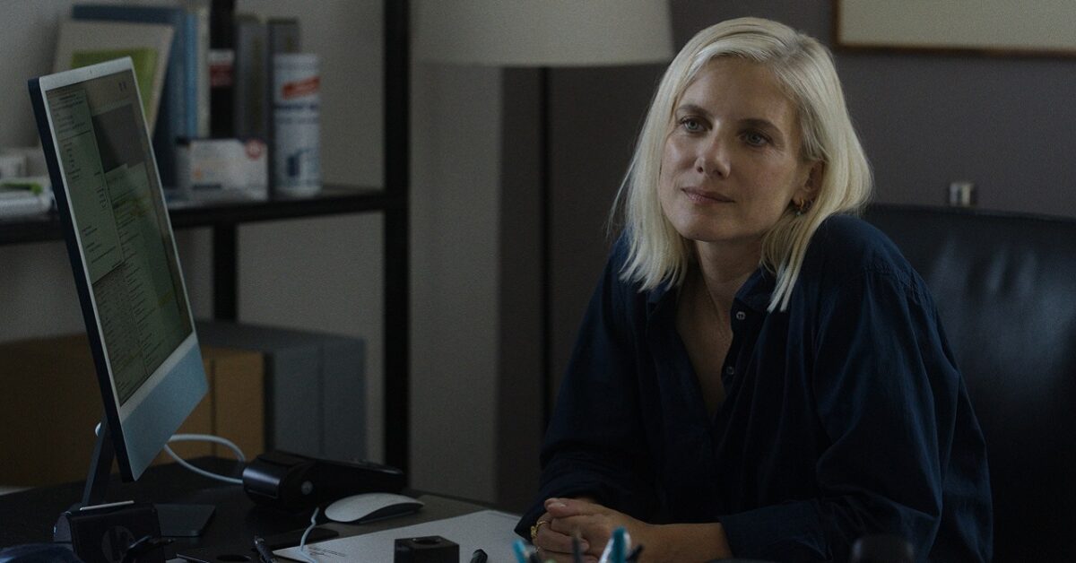 Traqués - La caccia: le prime immagini della serie Apple TV+ con Mélanie Laurent