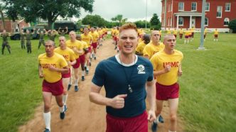 La serie Netflix che ha irritato il Pentagono: la storia vera di un cadetto gay negli anni Novanta