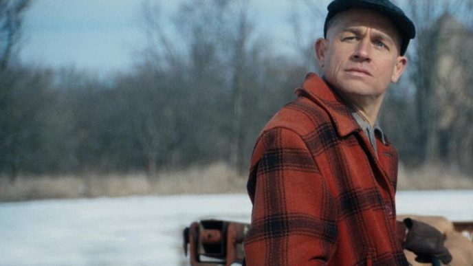 Monster: la storia di Ed Gein, la protagonista Vicky Krieps ha avuto paura durante le riprese