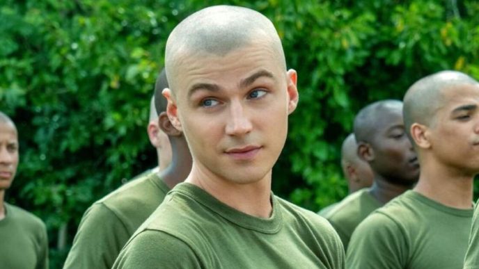 Chi è Miles Heizer? Biografia carriera e vita privata del protagonista della serie queer Netflix